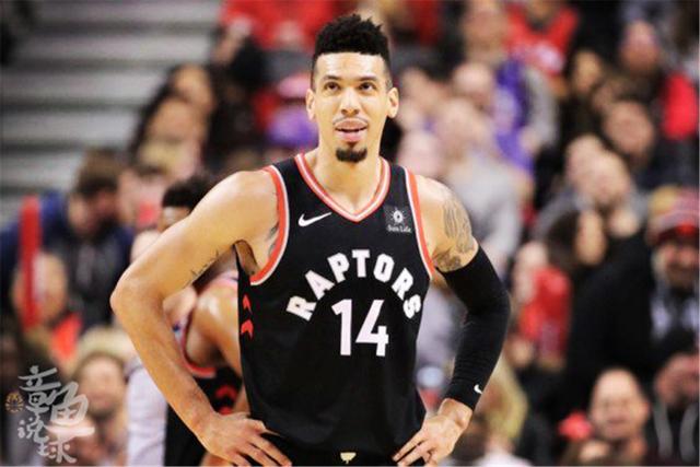 阿德巴约：10点半训练我8点半就到 C罗已经在游泳